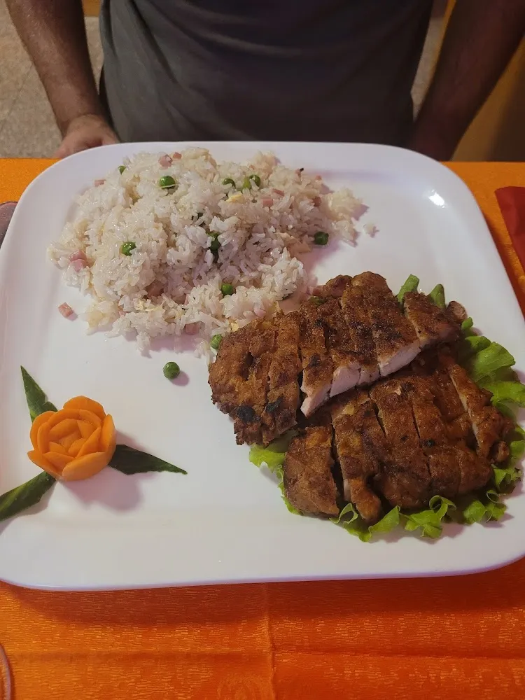 Poulet À la Citronnelle Et Riz Cantonnais